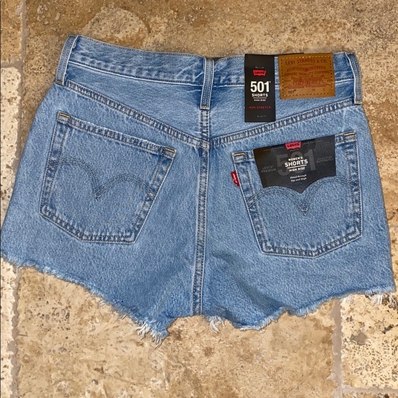 NWT LEVI’S - Picture 4 of 5